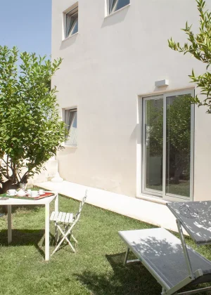 APTC-WPRELAIS-LEMONTREE-BEDROOM-GARDEN